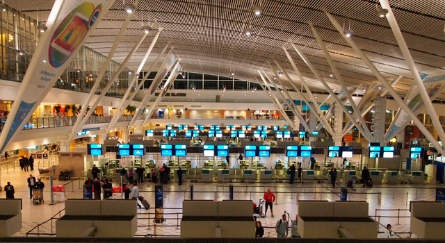 The Central Terminal in Cape Town Airport connects both Domestic and International Terminals.